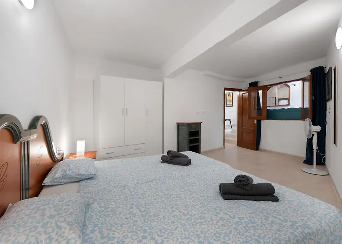 Flores 1g شقة أذيخي